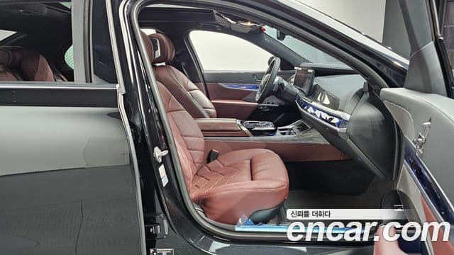 BMW 7 Series 2023 — Photo 29/30