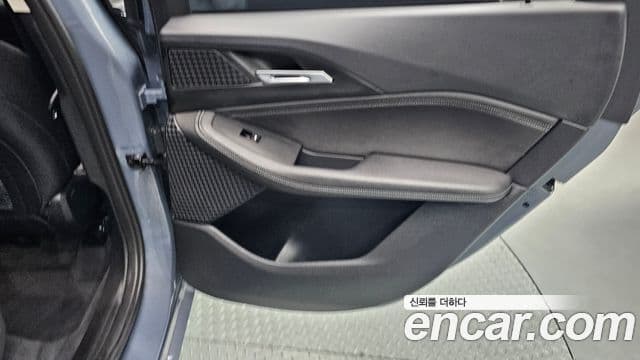 BMW 2 Series Active Tourer 2023 — Photo 28/31