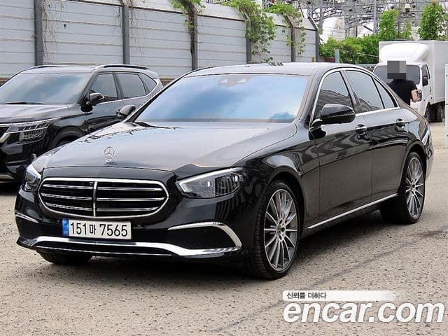 Mercedes-Benz E-Class 2022 — Фото 1/20