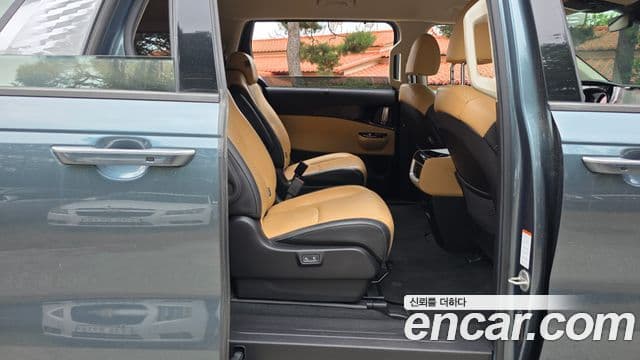 Kia Carnival 2020 — Фото 12/20