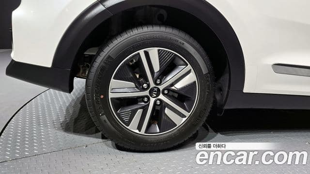 Kia Niro 2021 — ფოტო 5/20