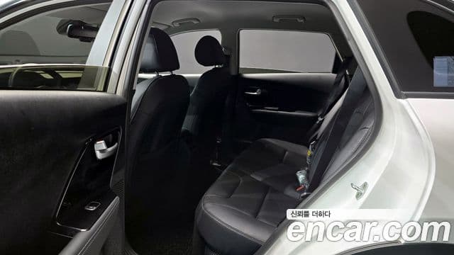 Kia Niro 2021 — ფოტო 11/20