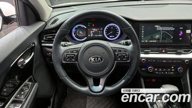 Kia Niro 2021 — ფოტო 13/20