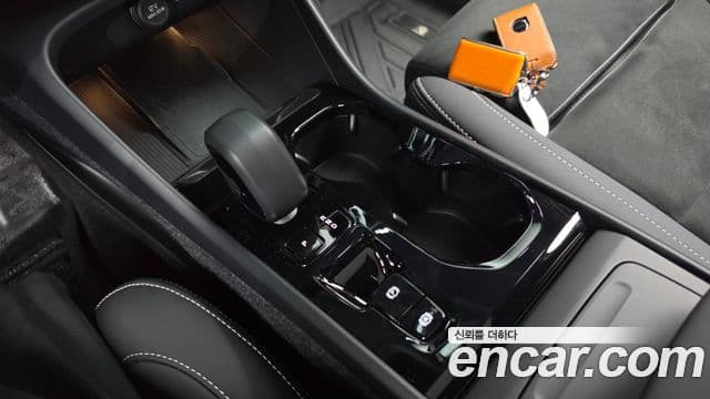 Volvo XC40 2025 — Şəkil 9/20