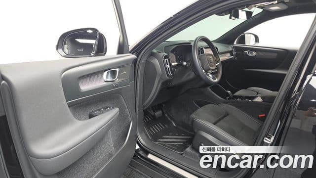Volvo XC40 2025 — Şəkil 10/20