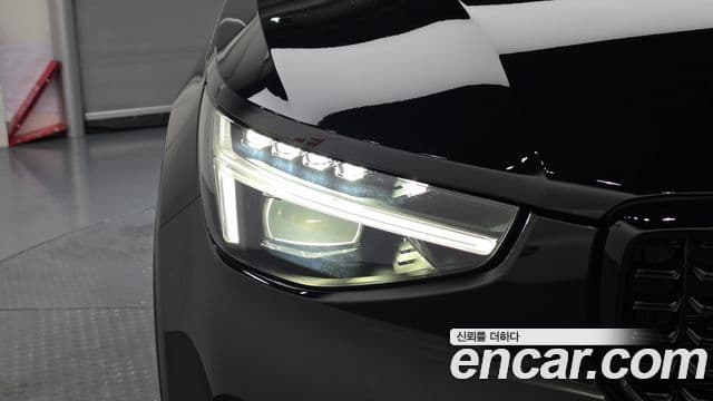 Volvo XC40 2025 — Photo 33/33
