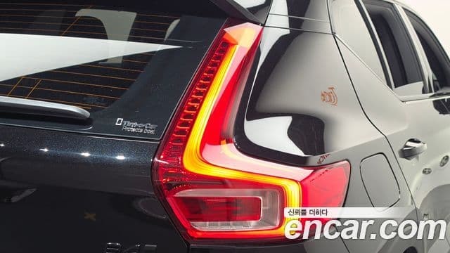 Volvo XC40 2025 — Photo 18/33