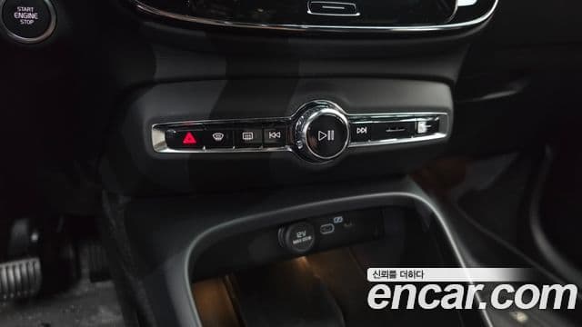 Volvo XC40 2025 — Photo 31/33