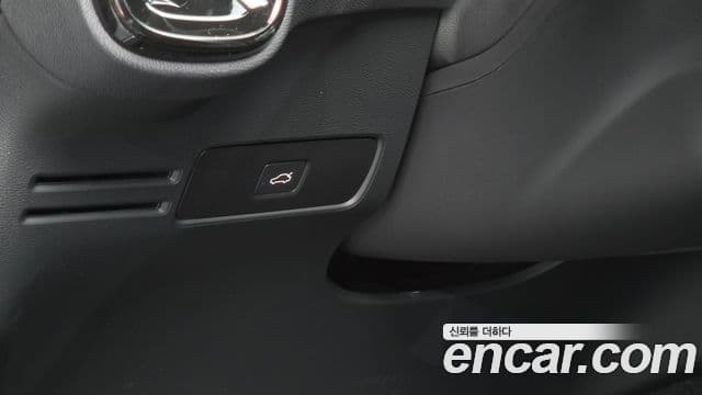 Volvo XC40 2025 — Photo 30/33