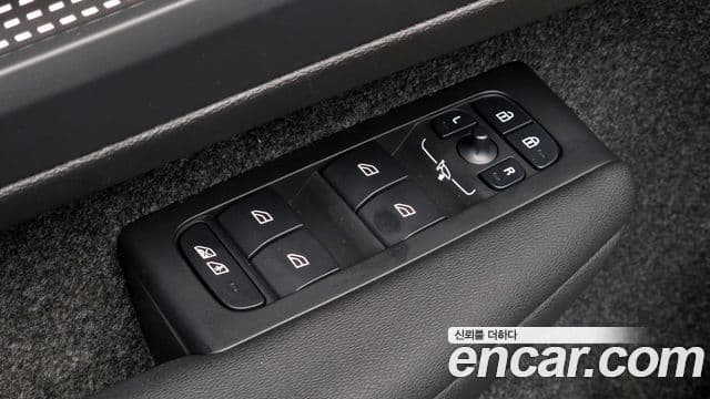 Volvo XC40 2025 — Photo 3/33