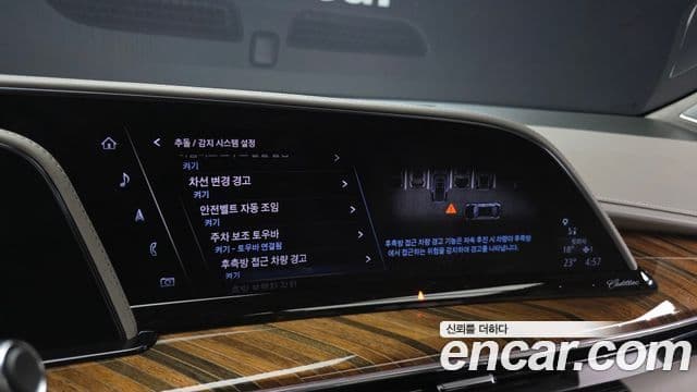 Cadillac Escalade 2021 — ფოტო 17/20