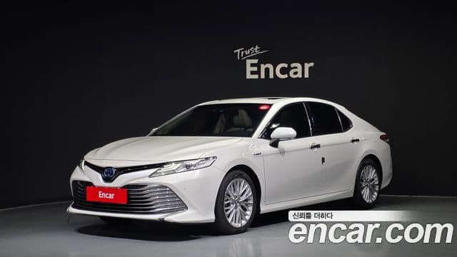 Toyota Camry 2019 — ფოტო 4/32