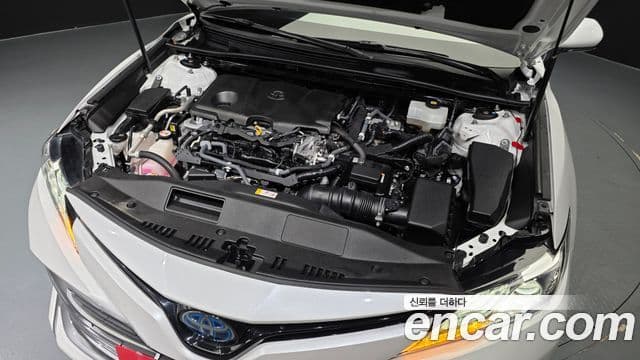 Toyota Camry 2019 — ფოტო 27/32