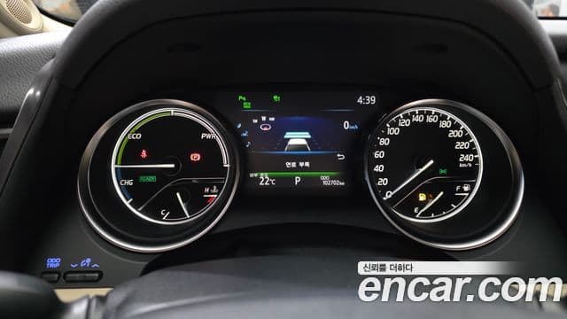 Toyota Camry 2019 — ფოტო 14/32