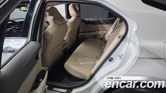 Toyota Camry 2019 — ფოტო 7/32