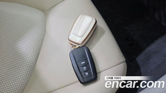 Toyota Camry 2019 — ფოტო 31/32