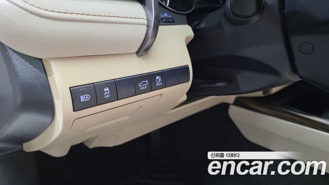 Toyota Camry 2019 — ფოტო 12/32