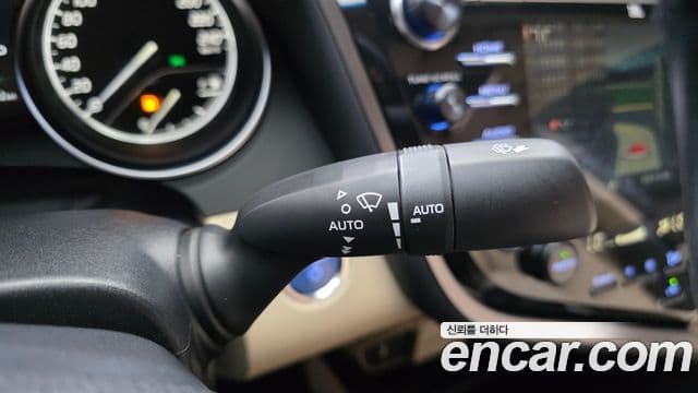 Toyota Camry 2019 — ფოტო 15/32
