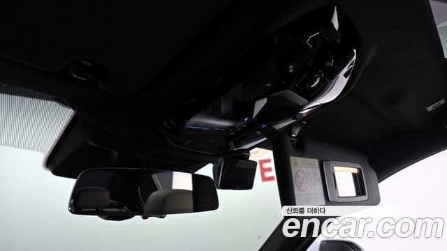 BMW 5 Series 2025 — ფოტო 18/20
