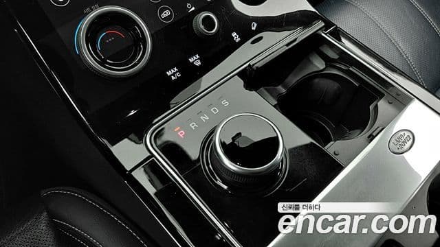 Land Rover Range Rover Velar 2019 — ფოტო 8/20