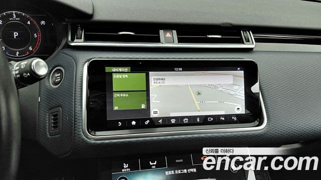 Land Rover Range Rover Velar 2019 — ფოტო 15/20