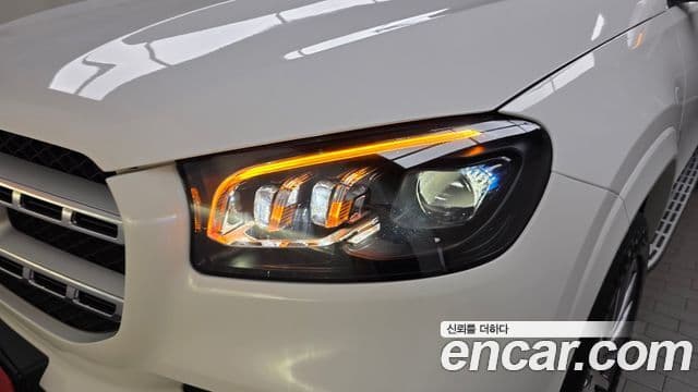 Mercedes-Benz GLS-Class 2021 — Photo 10/34