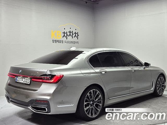 BMW 7 Series 2021 — ფოტო 1/20