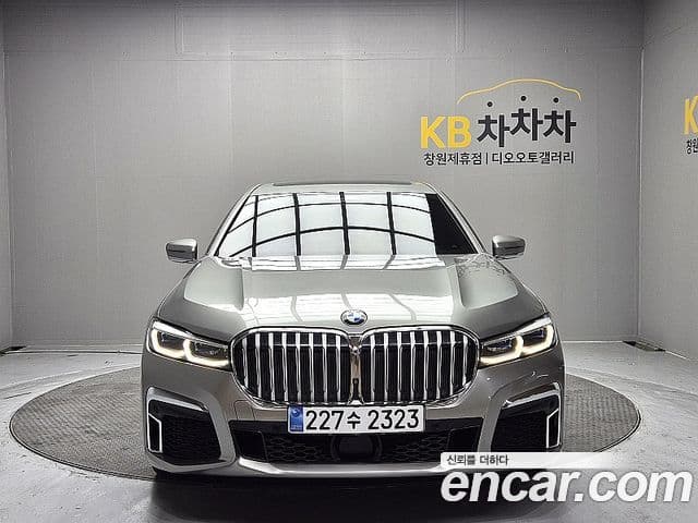BMW 7 Series 2021 — ფოტო 2/20