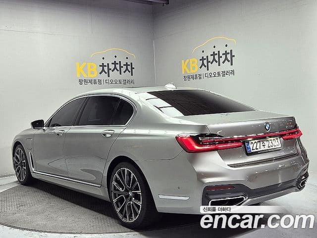 BMW 7 Series 2021 — ფოტო 5/20