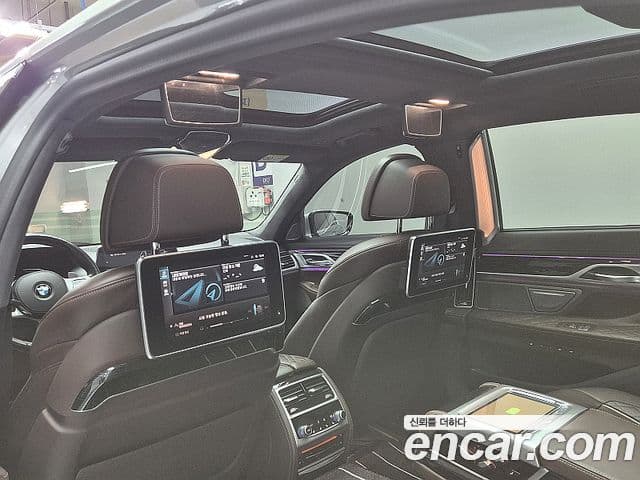 BMW 7 Series 2021 — ფოტო 15/20
