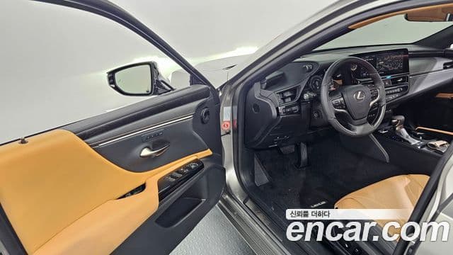 Lexus ES300h 2023 — Şəkil 10/20