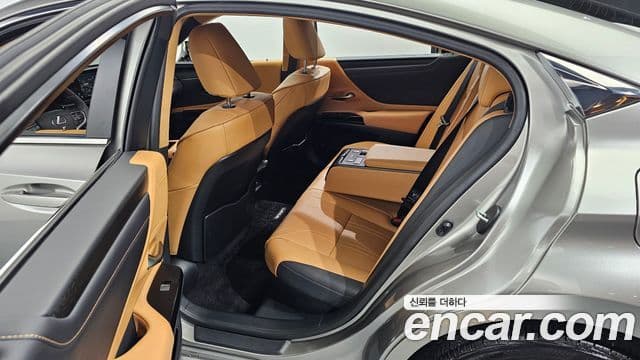 Lexus ES300h 2023 — Şəkil 11/20