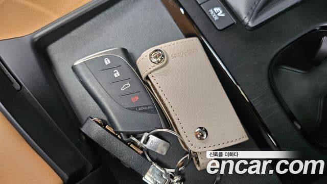 Lexus ES300h 2023 — Şəkil 17/20