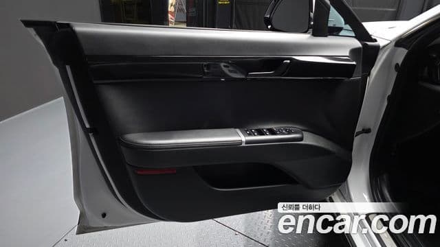 Hyundai Grandeur Hybrid 2022 — Photo 11/34