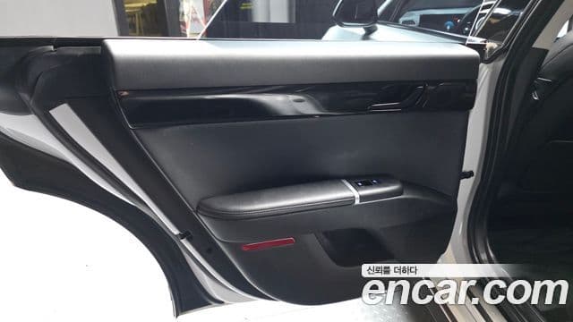Hyundai Grandeur Hybrid 2022 — Photo 10/34