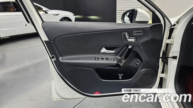 Mercedes-Benz A-Class 2020 — Şəkil 28/30