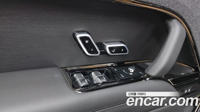 Land Rover Range Rover Sport 2025 — Photo 18/35