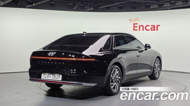 Hyundai Grandeur 2023 — ფოტო 2/20