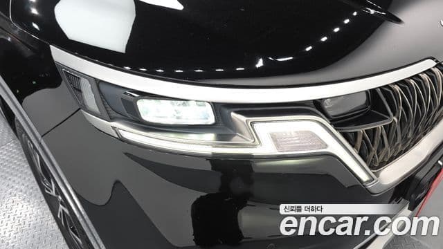 Kia Carnival 2023 — ფოტო 15/30