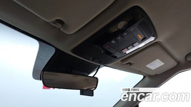 Kia Carnival 2023 — ფოტო 7/30