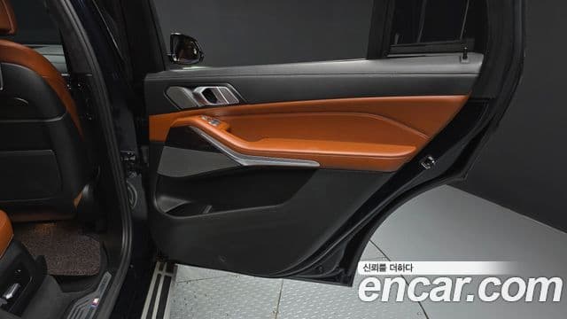 BMW X7 2021 — Şəkil 30/33