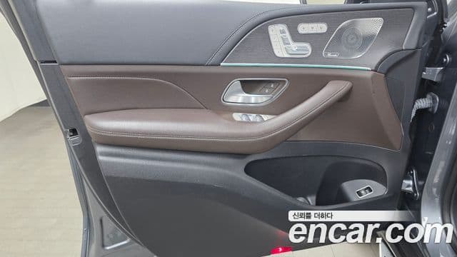 Mercedes-Benz GLS-Class 2022 — Photo 7/35