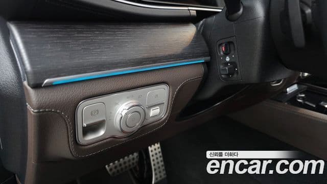 Mercedes-Benz GLS-Class 2022 — Photo 29/35