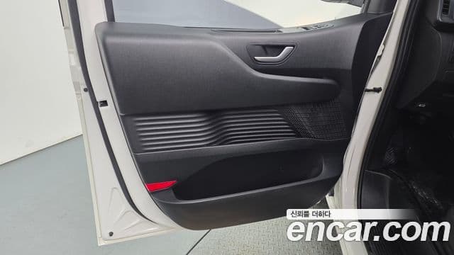 Hyundai Staria 2022 — ფოტო 24/27