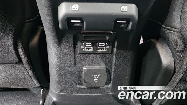 Jeep Wrangler 2023 — Şəkil 11/20