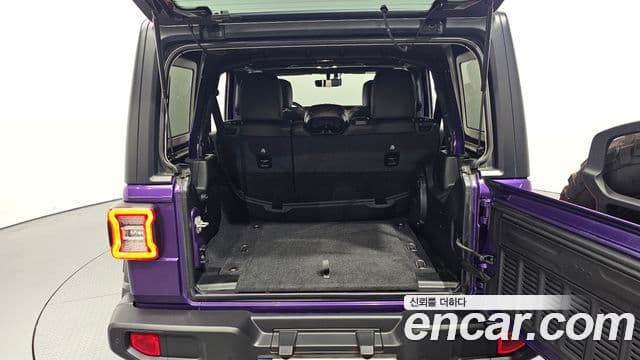 Jeep Wrangler 2023 — Şəkil 17/20