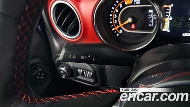 Jeep Wrangler 2023 — Şəkil 25/32
