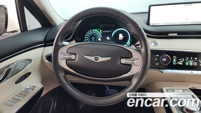 Genesis GV70 2023 — ფოტო 13/20