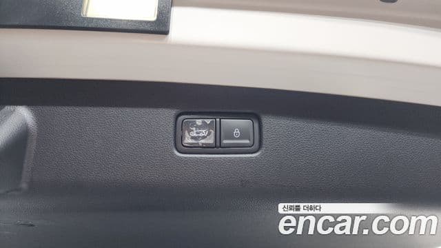Genesis GV70 2023 — ფოტო 16/20