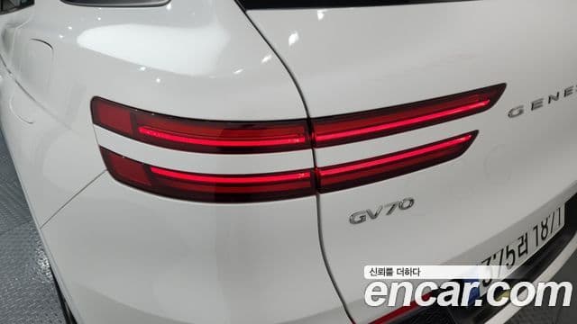 Genesis GV70 2023 — Photo 7/37